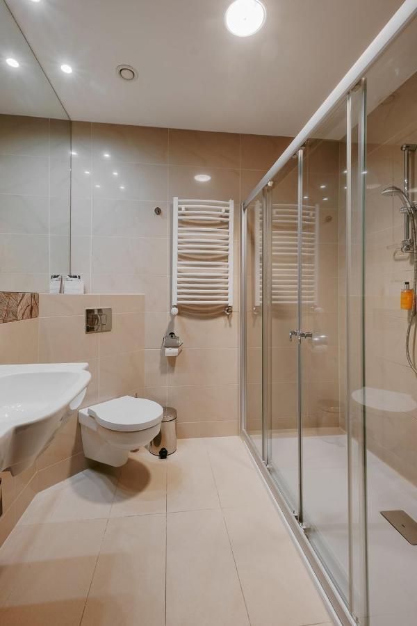 Cedzyna Hotel Uroczysko מראה חיצוני תמונה